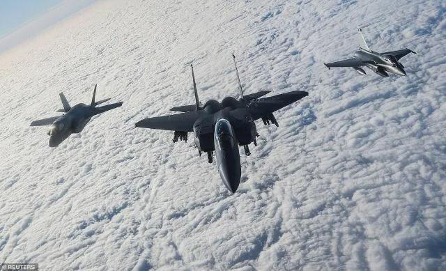 美国F-15、英国F-35B