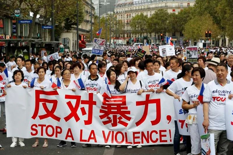2016年张朝林之死，巴黎华人举行示威游行，抗议一系列针对华人的暴力犯罪