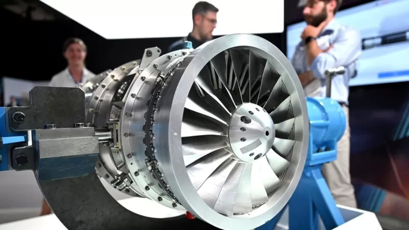 劳斯莱斯为暴风战斗机设计并制造发动机